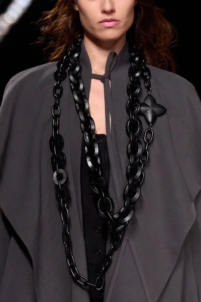 Look 24